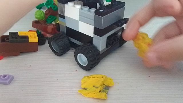 Вывозим песок из пластилина