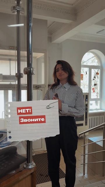 Кто-то записывает каждое слово преподавателя.