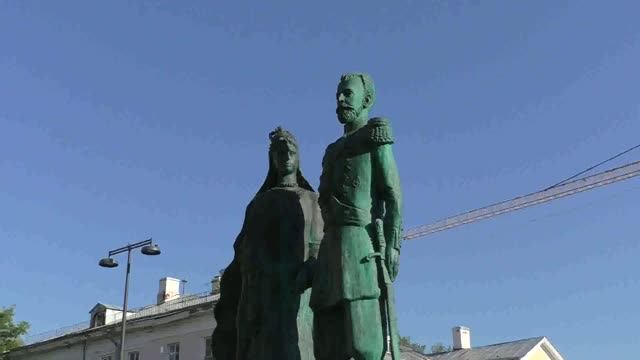 МОСКВА. «Третьяковская». Памятник  великому князю Сергею Александровичу Романову и его супруге ...