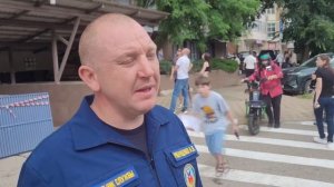 В Краснодаре после ночной атаки БПЛА начали закрывать пленкой выбитые окна