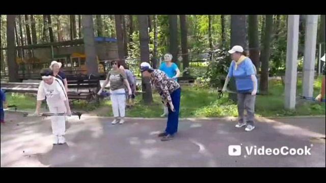 Занятия северной ходьбой с Ф.Залаевой в парке "ХАРИНКА"  11.06.26 г.