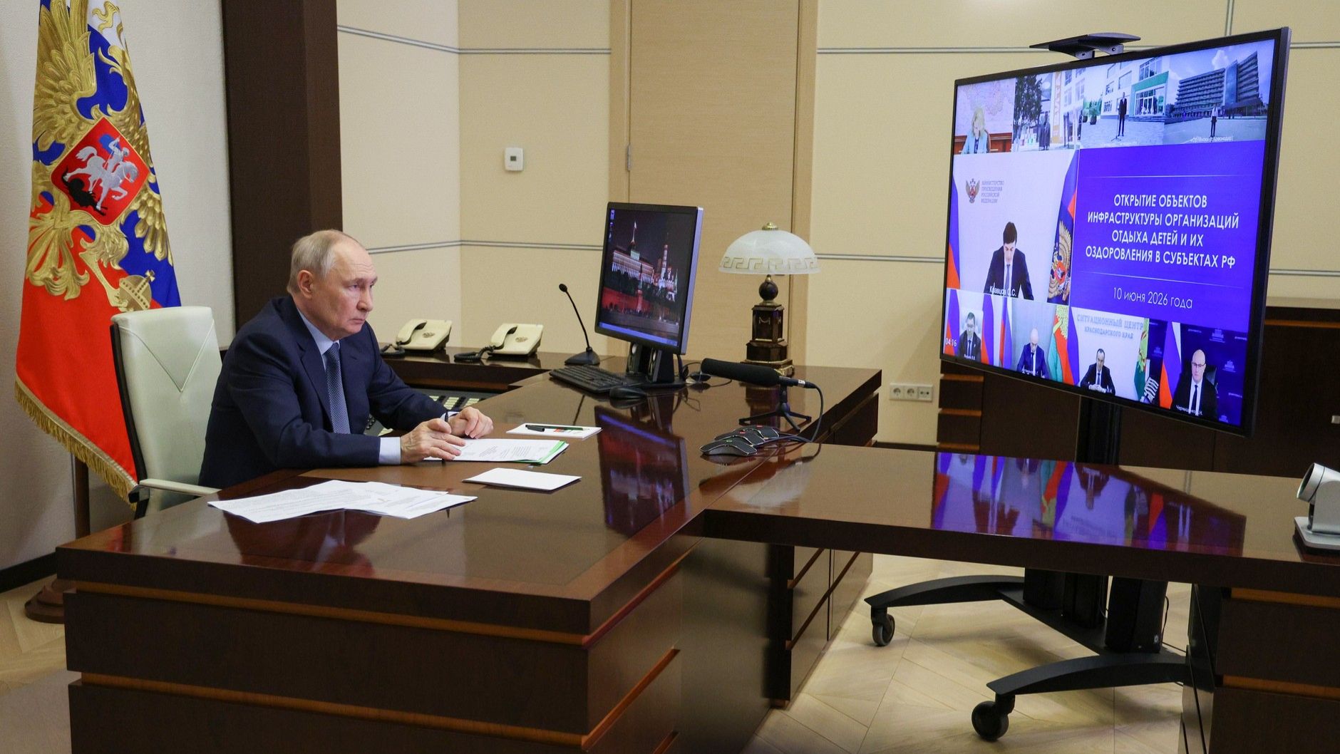 Владимир Путин по видеосвязи проводит совещание с членами Правительства, Ново-Огарёво, 10 июня 2026