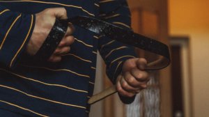 Жителя Калуги задержали за истязание троих детей сожительницы