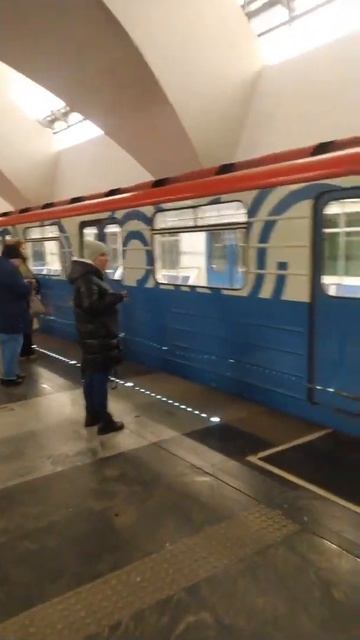 Станция метро Зябликово Москва, Светло-зелёная Линия - интерьер, поезд, смена машинистов Фрагмент 13