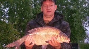 РЫБАЛКА С НОЧЕВОЙ ЛОВЛЯ КРУПНОГО ЛЕЩА!!НА ФИДЕР 🎣