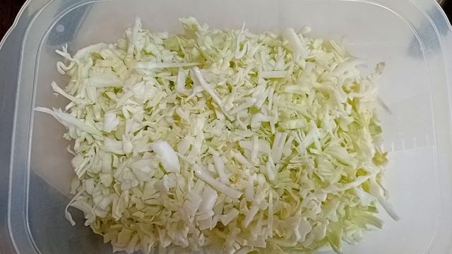 Салат с белокачанной капустой и крабовыми палочками . смотреть онлайн