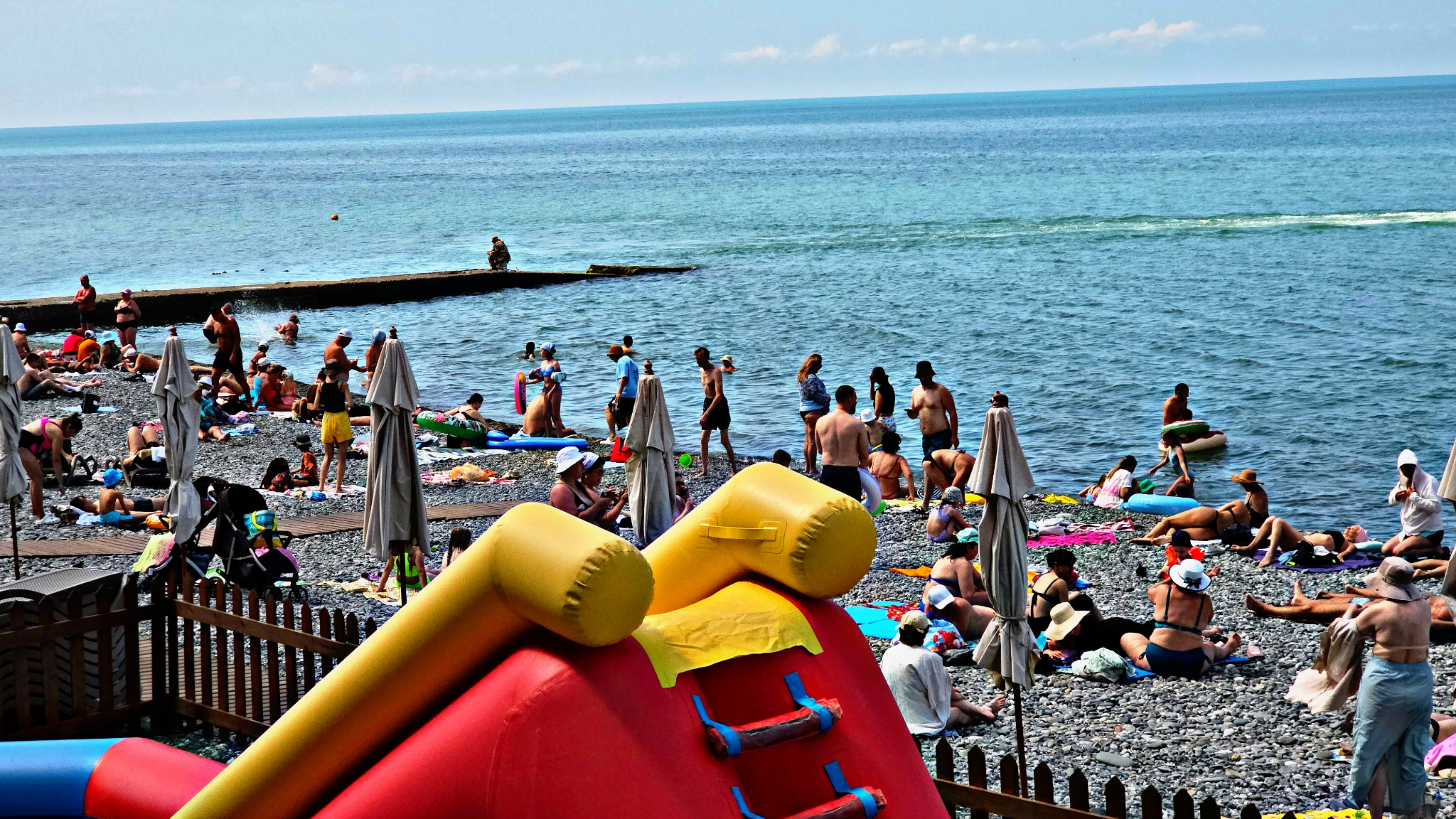 ✅️🌴11 ИЮНЯ В АДЛЕРЕ: ВОЗДУХ+24°, МОРЕ+20°, ПЛЯЖИ ЛАЗУРЬ, ЧАЙКА. НАБЕРЕЖНАЯ С ЛУЧШИМИ МЕСТАМИ смотреть онлайн