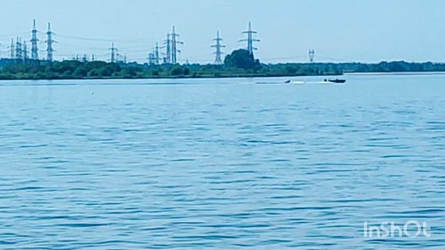 Наше водохранилище. Все купаются, катаются, веселяться