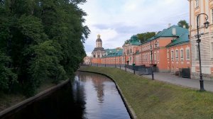 Остановилась в Санкт-Петербурге в Доме Паломника у стен Александро-Невской Лавры.