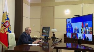 Президент провел совещание с постоянными участниками Совета Безопасности России.