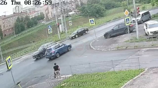 Ребенок на велосипеде попал под колеса машины на улице Амантая в Уфе смотреть онлайн