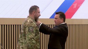 Андрей Воробьев вручил участникам спецоперации государственные награды.