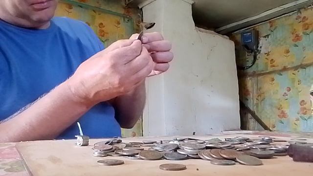 В СТАРОМ ДОМЕ НАШЁЛ СТАРЫЕ ДЕНЬГИ 💷 смотреть онлайн