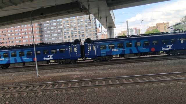 Электропоезд ЭП2Д 0103 «РЭКС» проезжает мимо станцию Кунцевская МЦД-D1 смотреть онлайн