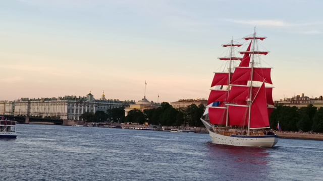 На Неве в Петербурге ходит корабль с алыми парусами!