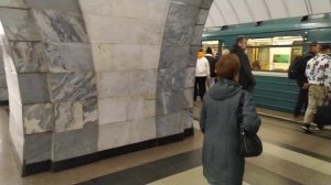Станция метро Чкаловская Москва - интерьер, поезд, пассажиры Фрагмент 30