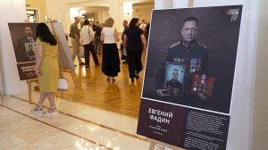 В Центральном академическом театре Российской армии открылась фотовыставка «Отец Героя».