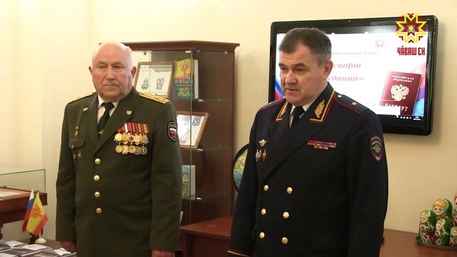 В Чувашии сотрудники полиции вручили первые паспорта юным чебоксарцам