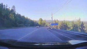 Он точно когда-то пассажиров угробит и встречных.