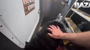 Собаку, дрейфующую на байдарке, спасли в Северном море.

Надувной каяк, в которой находился пес
