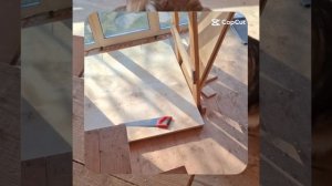 1000061645.mp4 (Собака наблюдает за укладкой пола из листов фанеры на 2-ом этаже в доме А-фрейм)