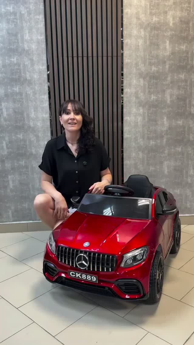 Детский электромобиль Mercedes с полным приводом и ключами! смотреть онлайн