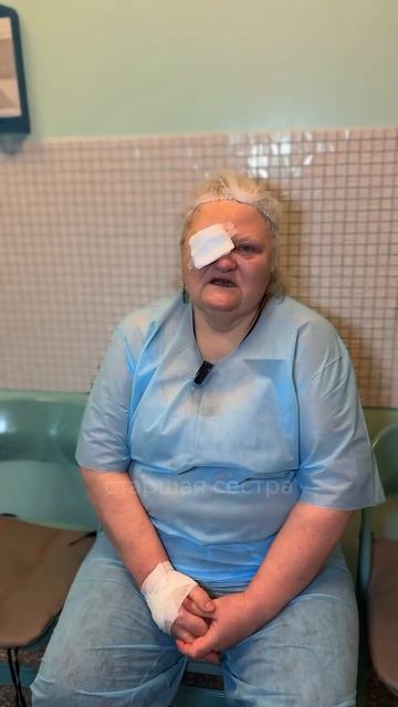 Михаил Егорович проводит операцию по удалению катаракты для своей двоюродной сестры