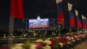 Подсветка на Доме правительства РФ ко Дню России