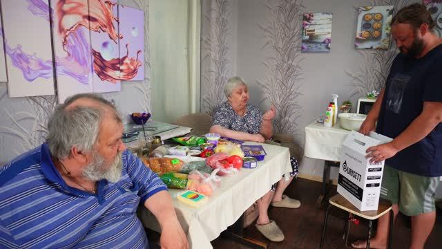 ЧТО КУПИЛ СЫН РОДИТЕЛЯМ ПЕНСИОНЕРАМ День в нашем краю ПОДВАЛ ИЛЬИЧА Повседневная жизнь смотреть онлайн