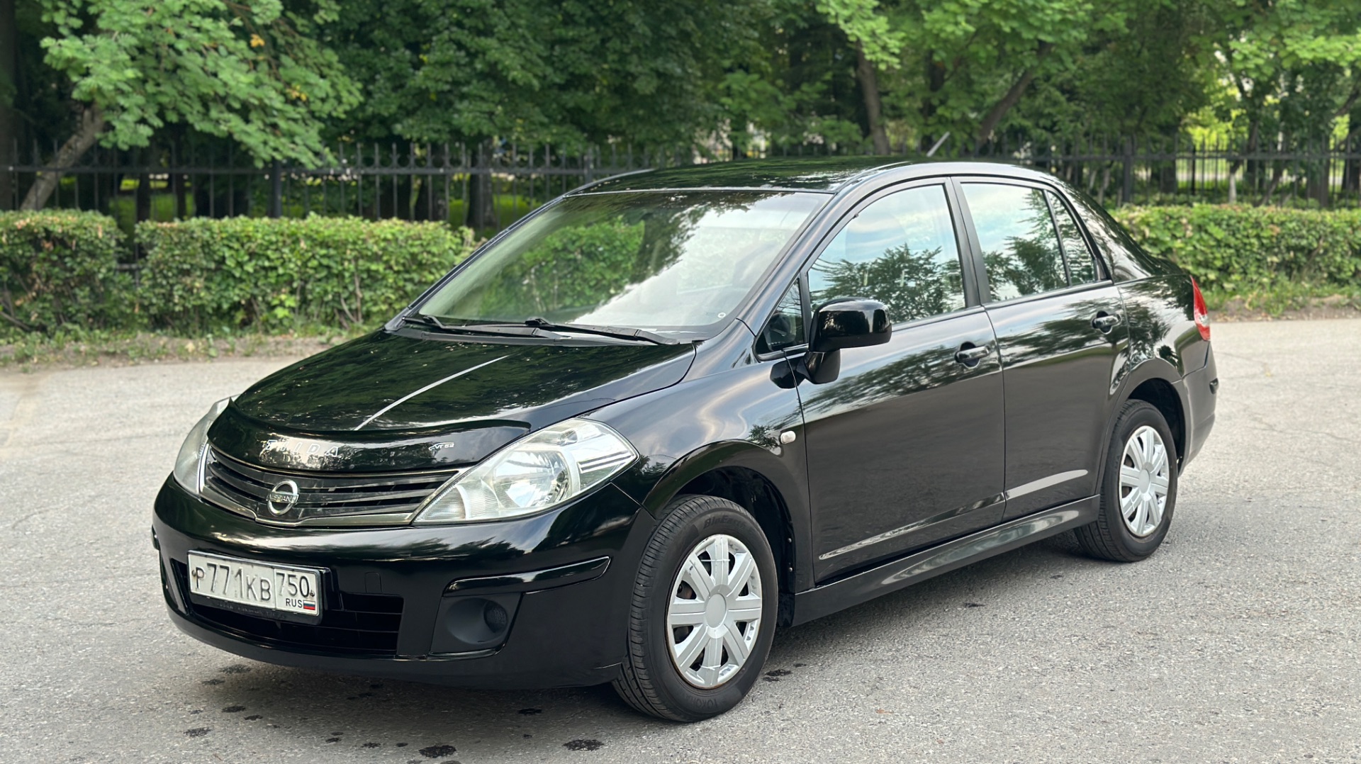 Nissan Tiida смотреть онлайн