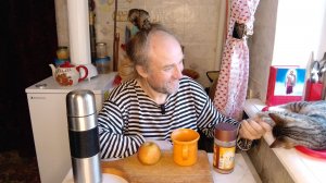 Завтрак с котями. Пензия пришла. Заказал рубашки. Мукбанг. Обжор. Еда на камеру. Диета. Шизофрения.