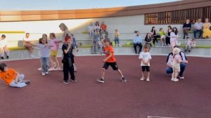 новое выступление на улице брейк-данс