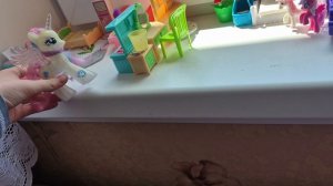 Играю в скулбой с пони!