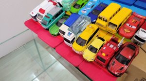 Машинки летают и прыгают! Развивающие мультики Машины помощники. Мультфильмы про машинки