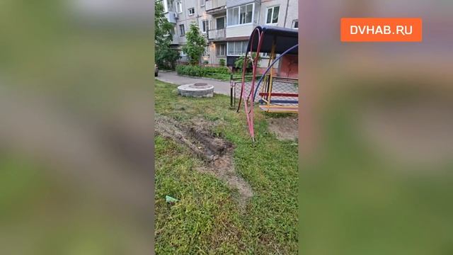 Долгожданную детскую площадку «Водоканал» превратил в опасную зону