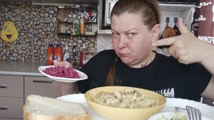 мукбанг/лапша с курицей/ салат свекла и капуста свежая/