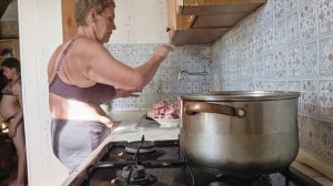 фкусная минутка-суп все скидал и в огород....  И Я В ТРУСАХ И ЛИФЧИКЕ-шок контент