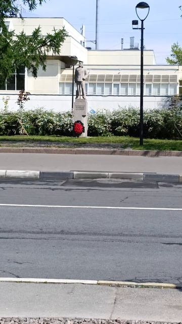 Поездка в Кронштадт эпизод 9 город маленький,а памятники на каждом шагу практически