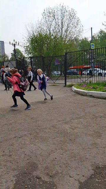 преследую Леру.