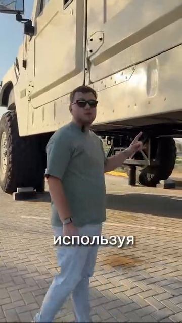 Вау: недалеко от Дубая стоит самый большой Hummer в мире — H1 X3, который в три раза больше оригинал смотреть онлайн