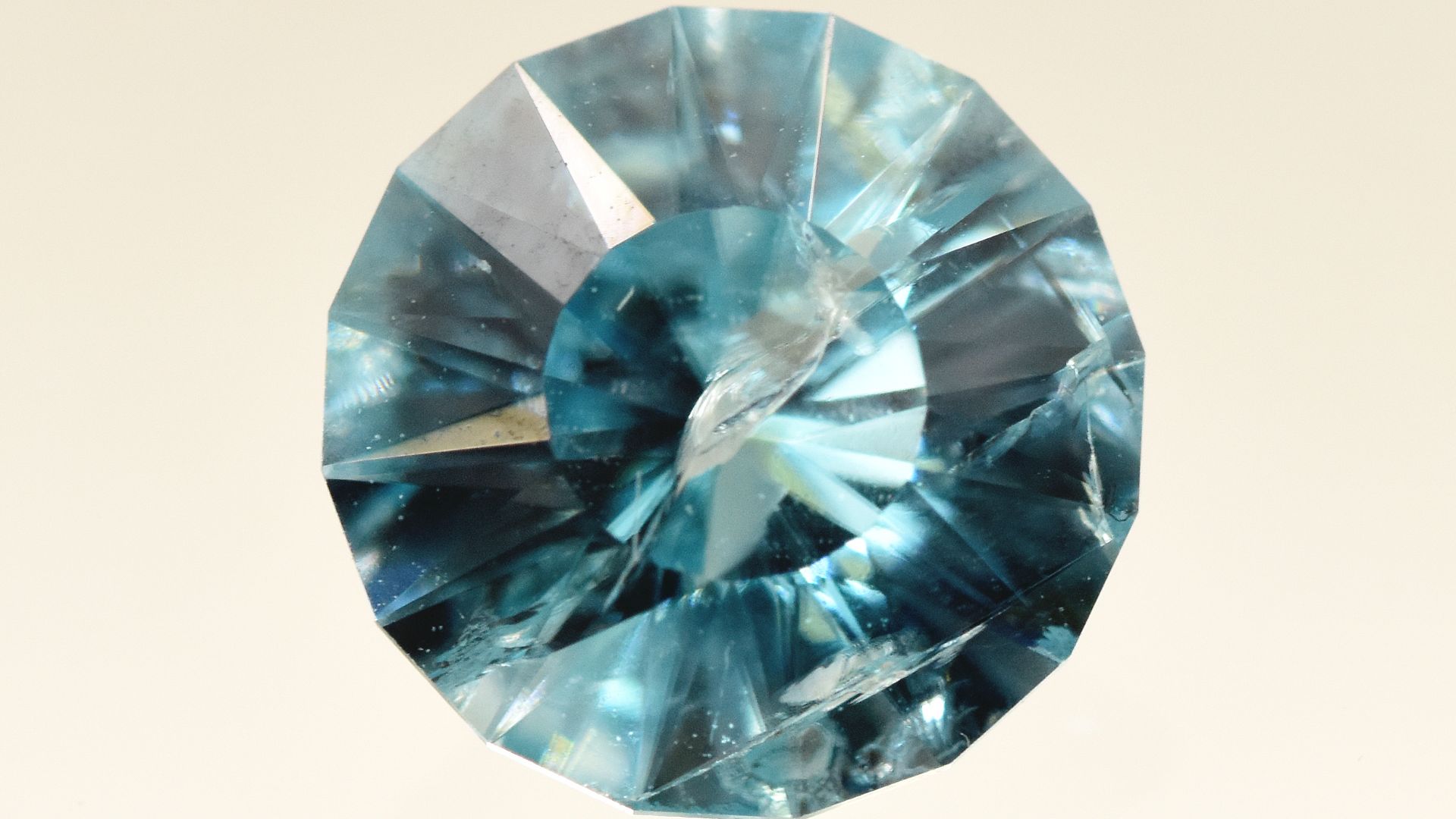 Циркон старлит 1.37ct. круг (Камбоджа)