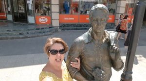 Саратов. Проспект Кирова. Памятник _Огней так много золотых..._