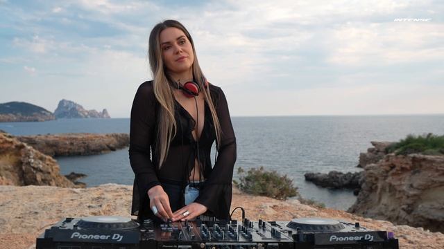 MIARA - Live @ Radio Intense Ibiza, Spain DJ Mix 2026 смотреть онлайн