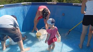 Моем бассейн 🏊🤣🥳