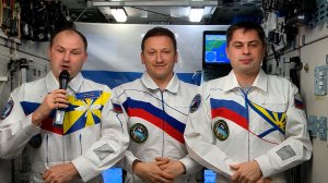 Космонавты поздравили соотечественников с Днем России с борта МКС
