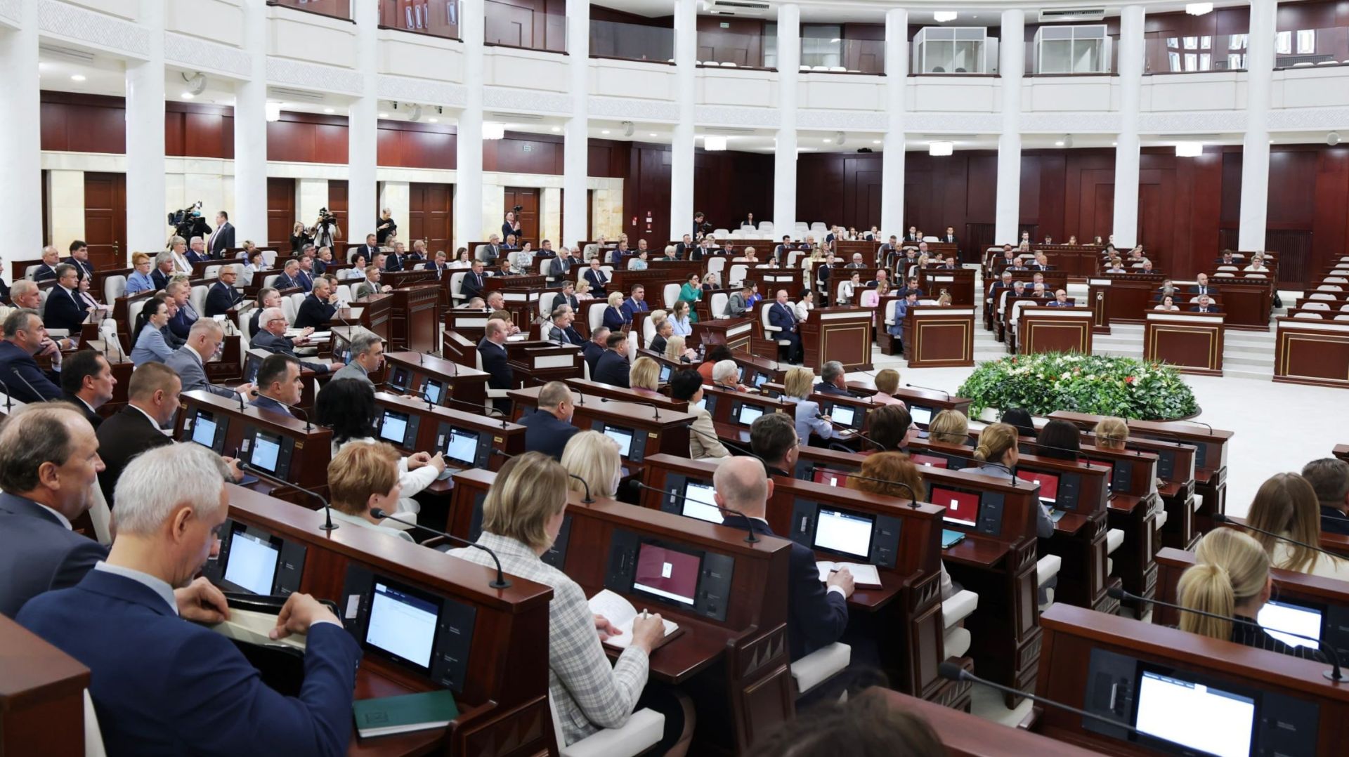 Палата представителей Беларуси утвердила отчет по бюджету смотреть онлайн