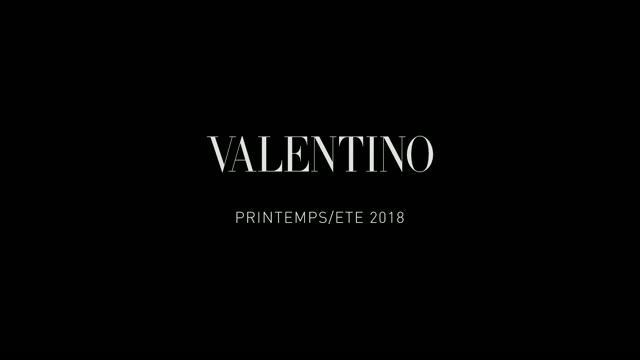 Показ женской коллекции Valentino весна-лето 2018