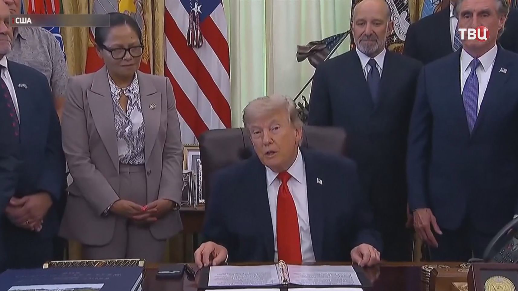 Ещt одна попытка договориться с Ираном: Трамп снова обещает мир смотреть онлайн