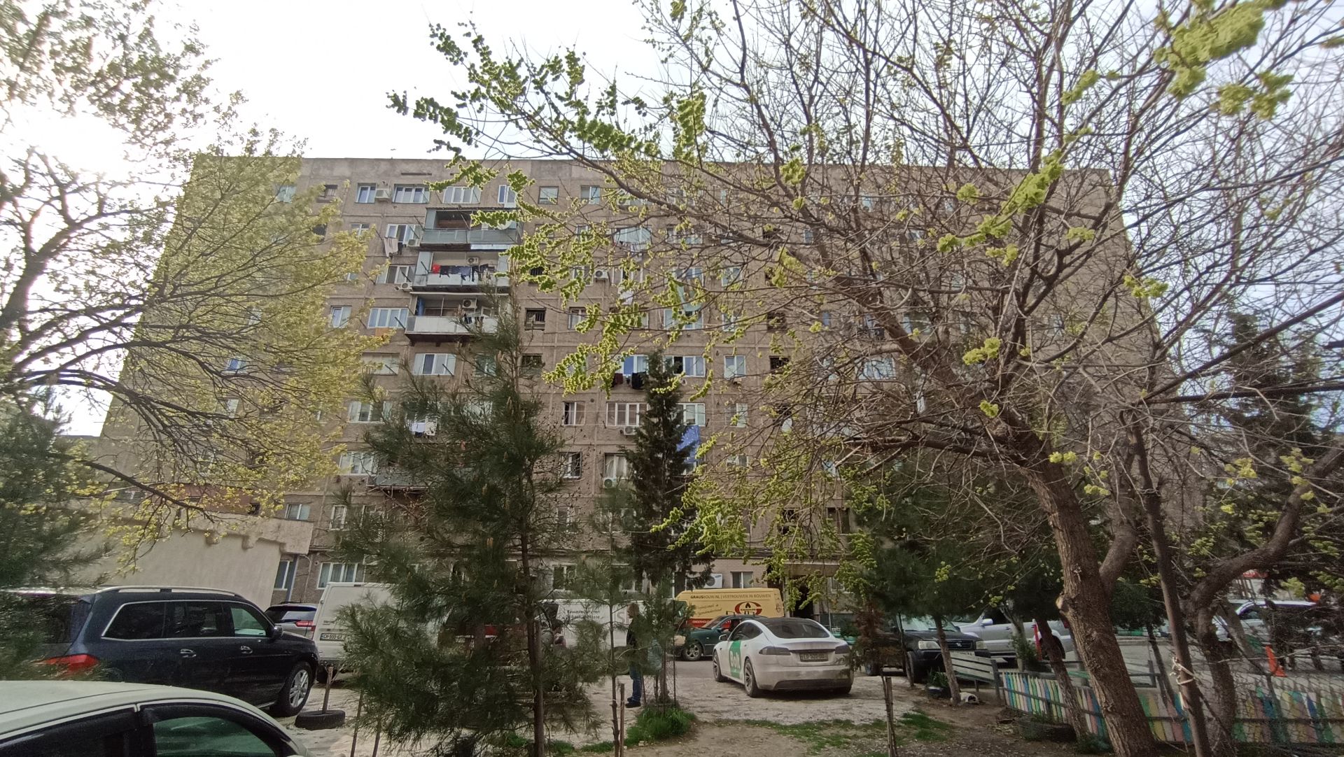 Прогулка по Рустави 02.04.2026 (дом 9 в 20-ом микрорайоне и детский сад) смотреть онлайн
