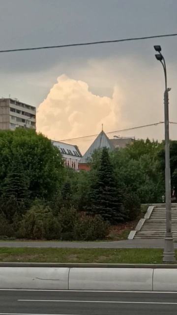 ГНЕВНОЕ НЕБО, НА ЧТО ПОХОЖ ТУЧА?